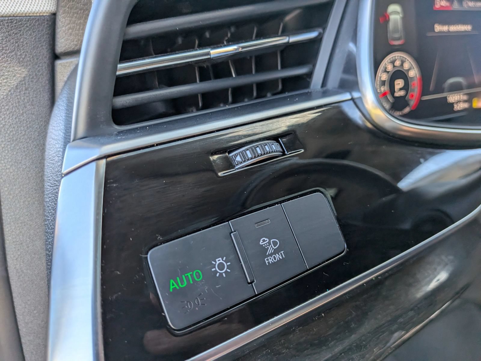 Used 2019 Audi Q8 Premium Plus w/ Premium Plus AWD/4WD image 58