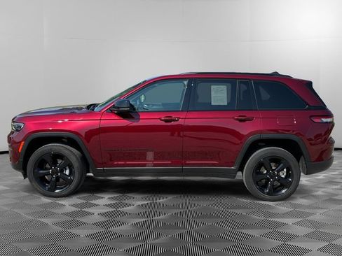 Used 2024 Jeep Grand Cherokee Altitude AWD/4WD image 2