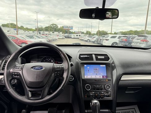 Used 2019 Ford Explorer XLT w/ Equipment Group 201A AWD/4WD image 18