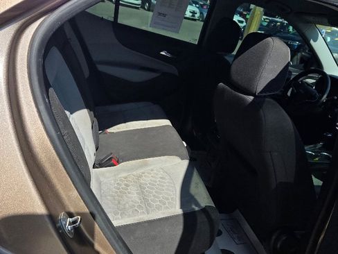 Used 2018 Chevrolet Equinox LS image 13
