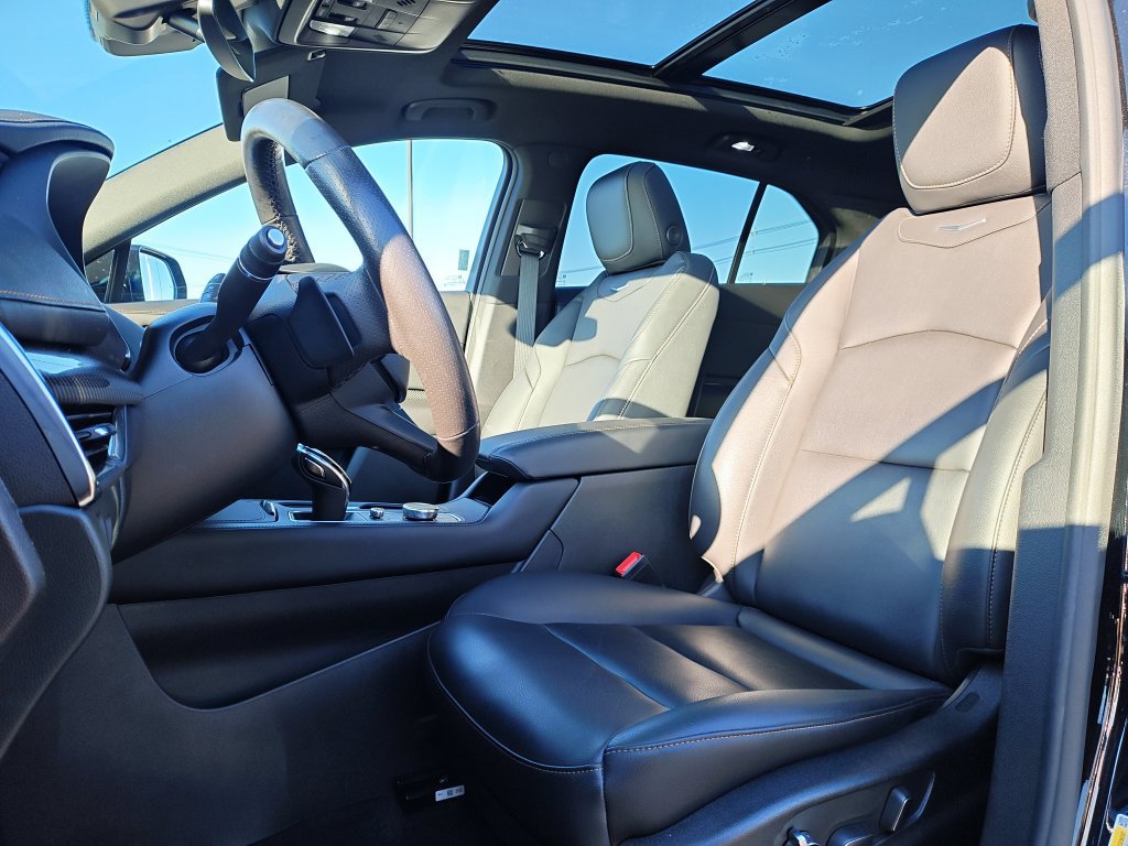 Used 2023 Cadillac XT4 Sport w/ Trailering Package AWD/4WD image 15