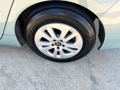 Used 2016 Toyota Prius Two image 9