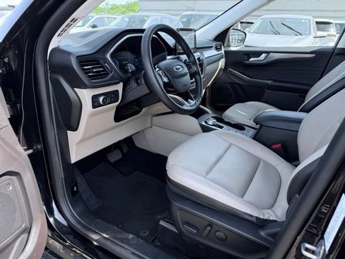 Used 2022 Ford Escape Titanium AWD/4WD image 19