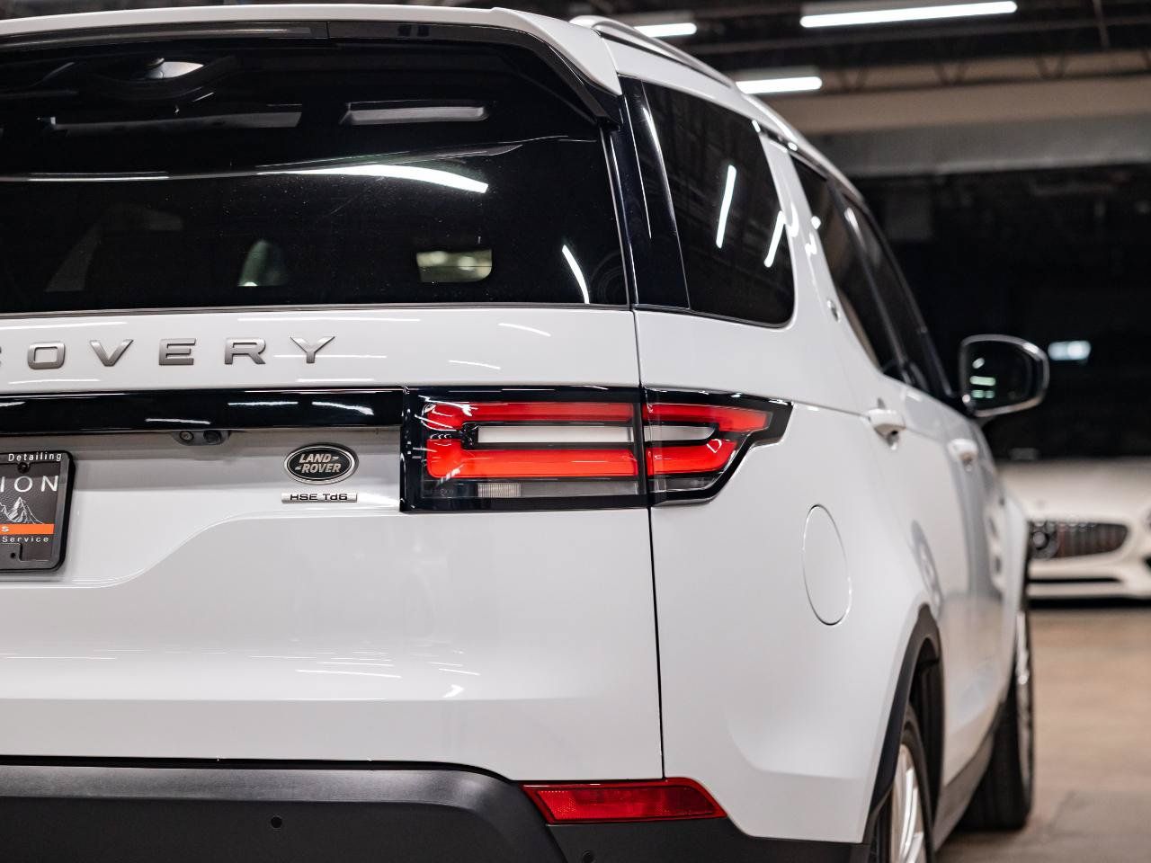 Used 2019 Land Rover Discovery HSE AWD/4WD image 28