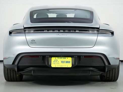 Used 2021 Porsche Taycan image 11