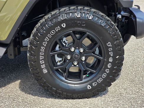 New 2025 Jeep Gladiator Sport image 12