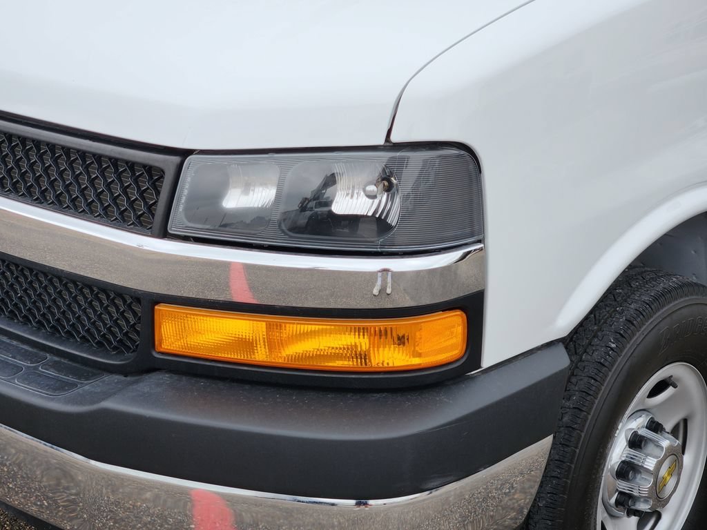 Used 2025 Chevrolet Express 2500 LT w/ LT Preferred Equipment Group RWD image 8