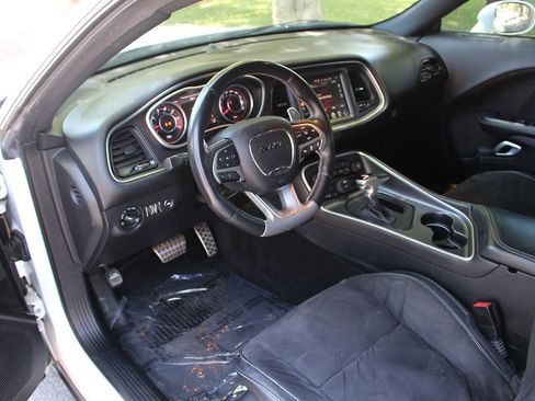 Used 2015 Dodge Challenger SRT w/ Technology Group image 7