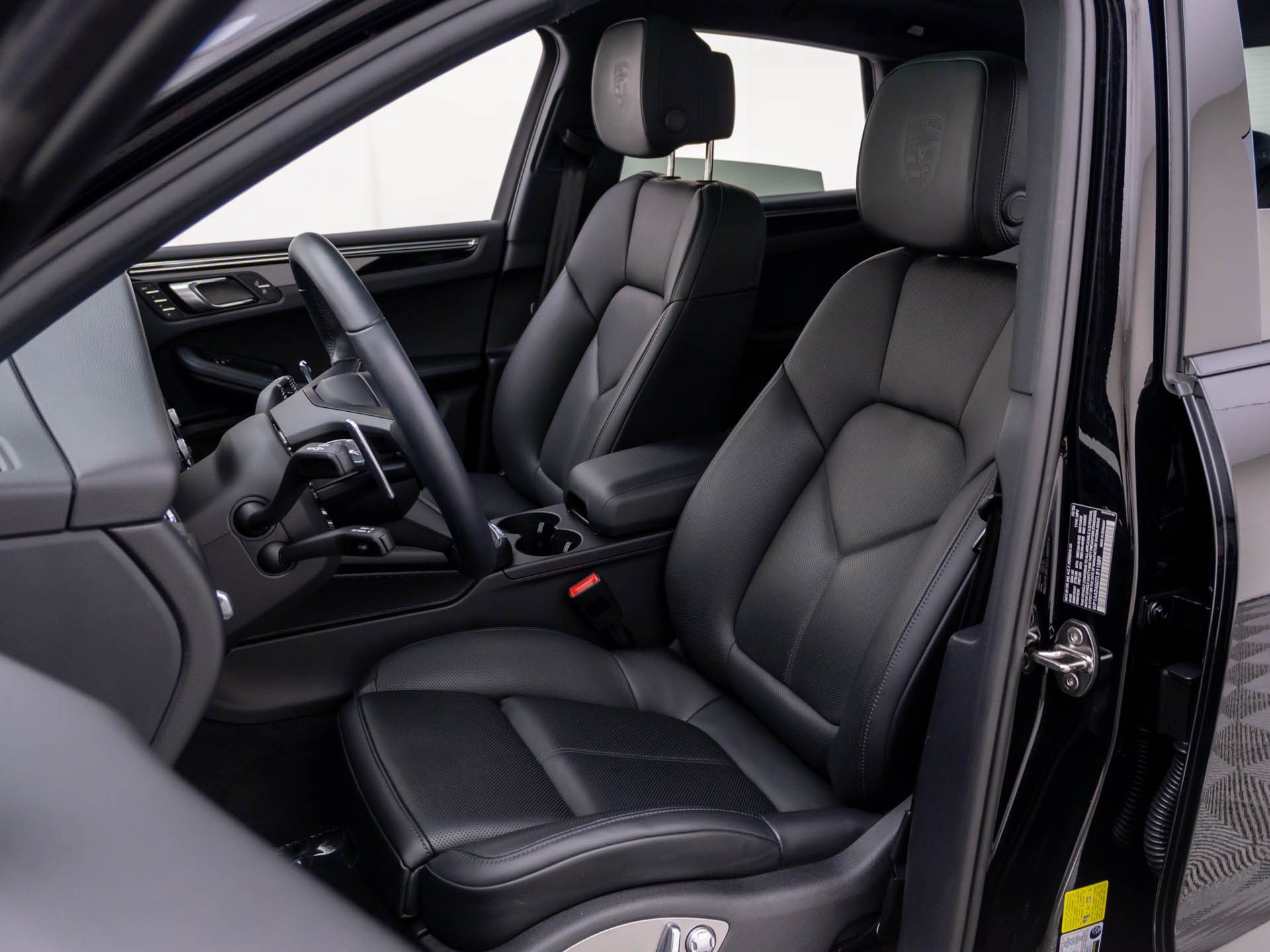 Used 2026 Porsche Macan AWD/4WD image 5