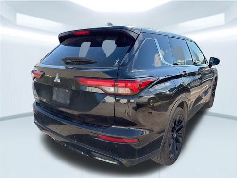 Used 2022 Mitsubishi Outlander SE image 16