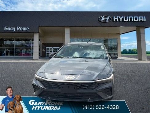 Certified 2025 Hyundai Elantra Sport FWD image 3