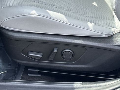 Certified 2025 Hyundai Elantra Limited FWD image 14