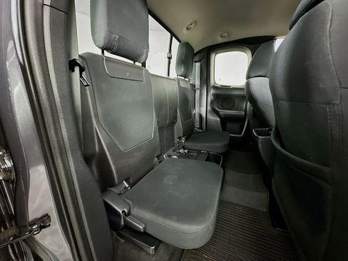 Used 2018 Toyota Tacoma SR5 w/ SR5 Appearance Package (SM) image 24