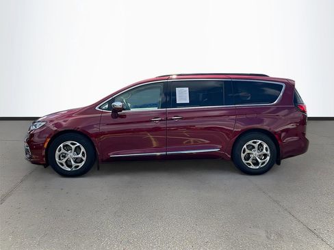 Used 2022 Chrysler Pacifica Limited FWD image 4