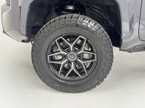 Used 2024 Toyota Tacoma TRD Sport AWD/4WD image 30