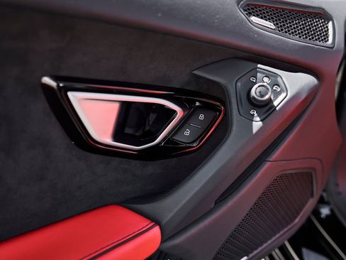 Used 2024 Lamborghini Huracan EVO AWD/4WD image 31