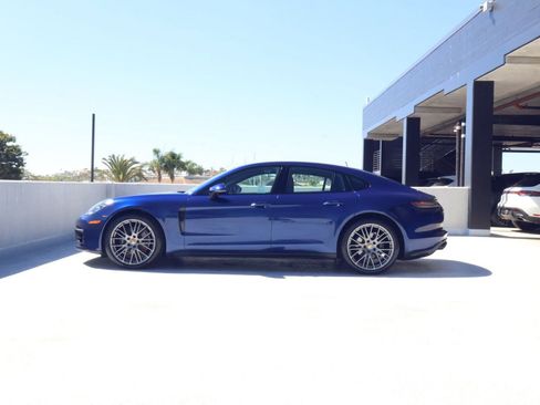 Certified 2023 Porsche Panamera 4 Platinum Edition AWD/4WD image 2