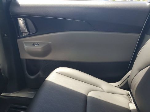 New 2026 Kia Carnival FWD image 23