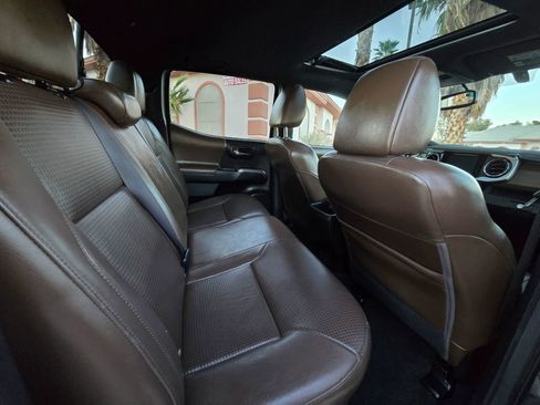 Used 2016 Toyota Tacoma Limited w/ Towing Package image 15