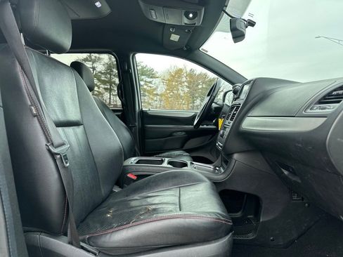 Used 2018 Dodge Grand Caravan GT image 25
