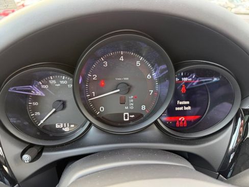 Used 2023 Porsche Macan w/ Premium Package Plus image 24