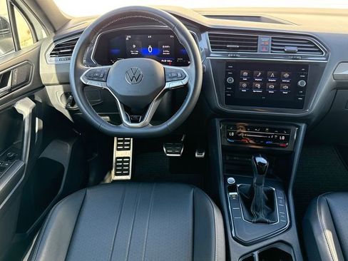 Certified 2023 Volkswagen Tiguan SE R-Line image 30