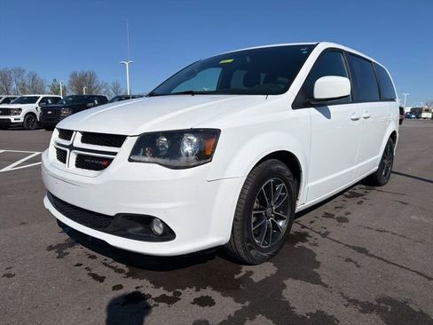 Used 2018 Dodge Grand Caravan GT image 2