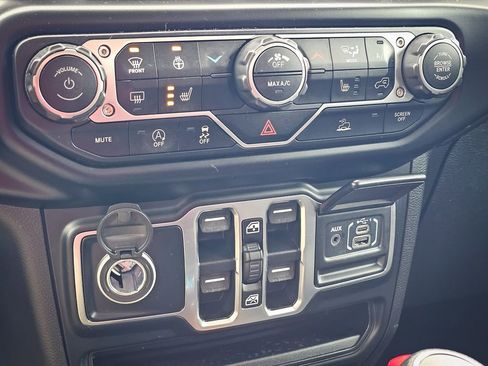 Certified 2022 Jeep Gladiator Willys image 24