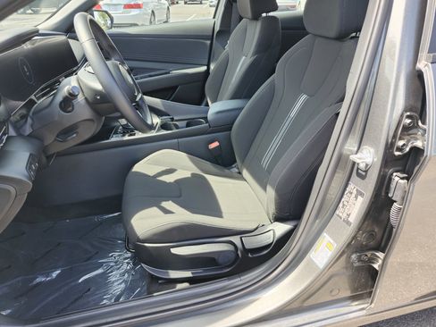 Used 2025 Hyundai Elantra SEL image 23