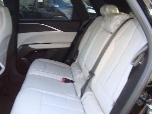 New 2025 Cadillac Lyriq Luxury w/ LPO, Bronce Accent Package image 19