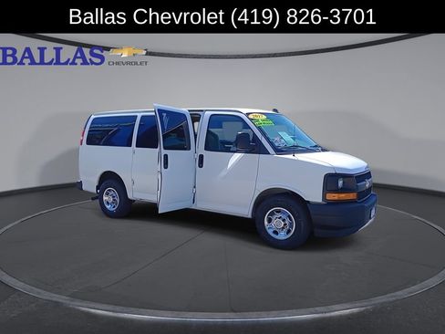 Used 2017 Chevrolet Express 2500 LS RWD image 2