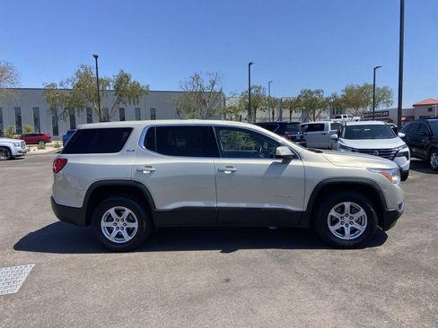 Used 2017 GMC Acadia SLE FWD image 2