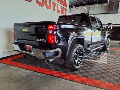 Used 2022 Chevrolet Silverado 2500 LT w/ Convenience Package AWD/4WD image 7