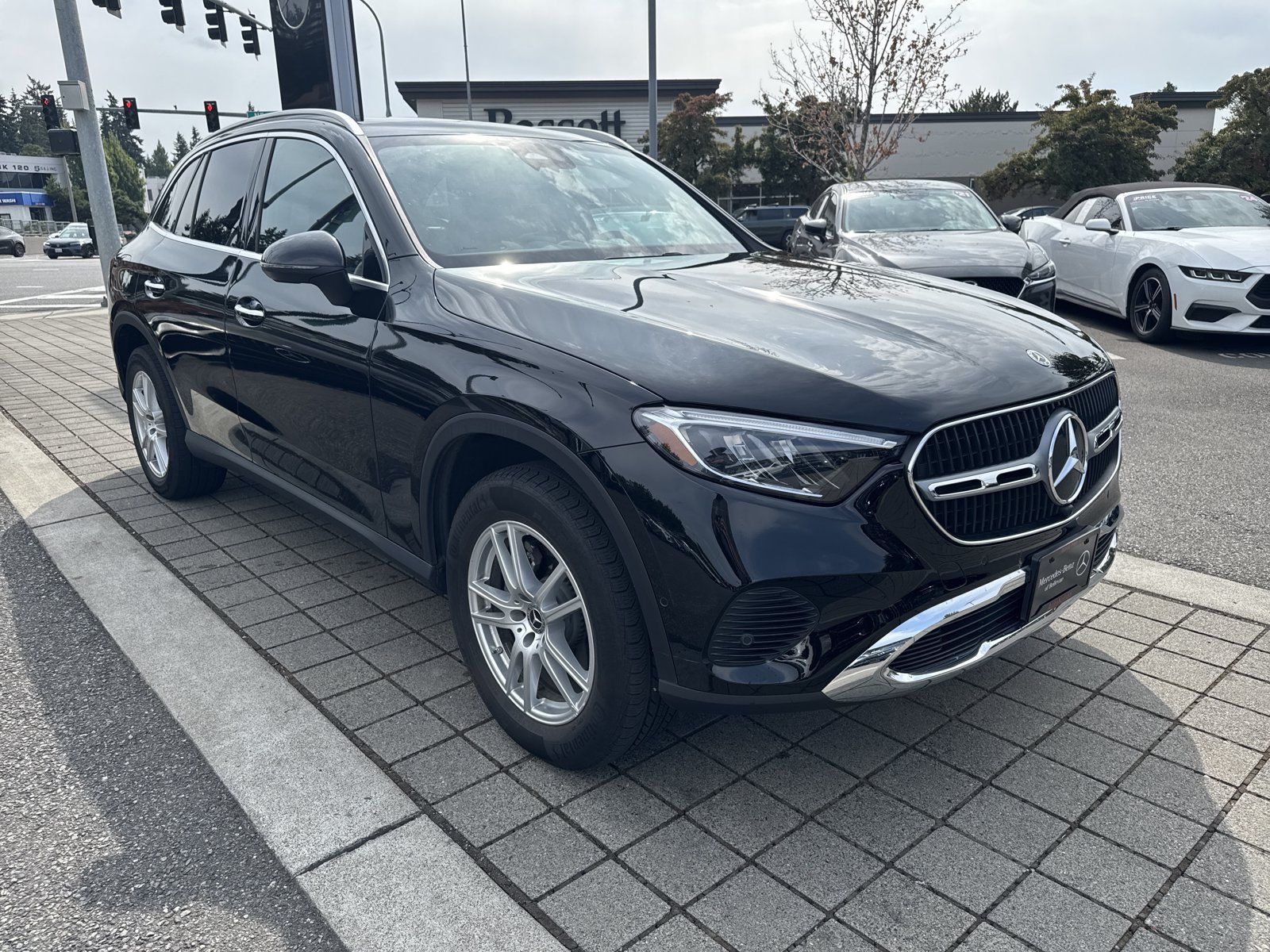 Used 2023 Mercedes-Benz GLC 300 4MATIC image 3