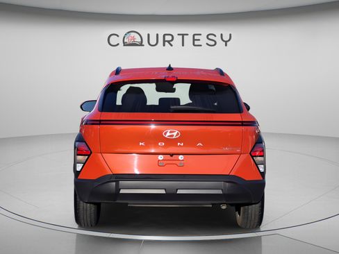 Used 2024 Hyundai Kona SEL FWD image 6