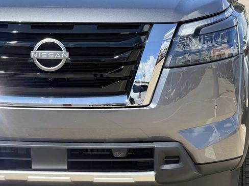 Used 2025 Nissan Pathfinder SL AWD/4WD image 8