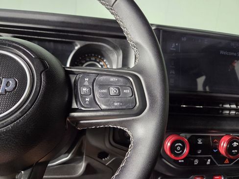 Certified 2025 Jeep Gladiator Rubicon image 19