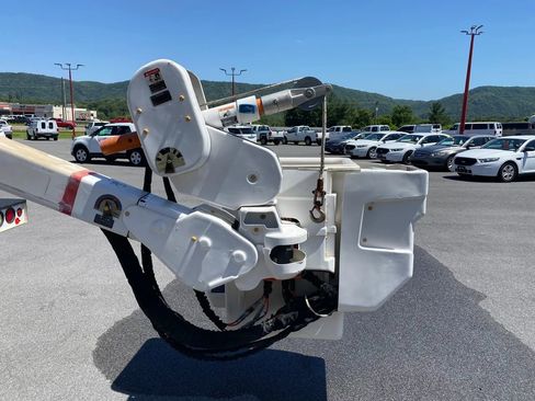 Used 2012 Ford F550 4x4 Regular Cab Super Duty w/ Payload Upgrade Pkg image 37