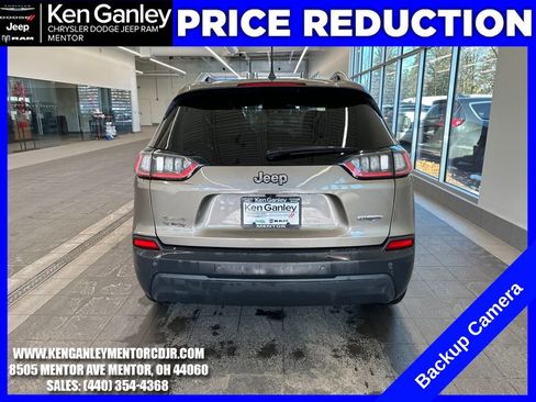 Used 2019 Jeep Cherokee Latitude Plus w/ Cold Weather Group image 8