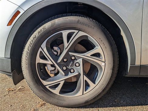 Used 2024 Lincoln Nautilus Premier image 10