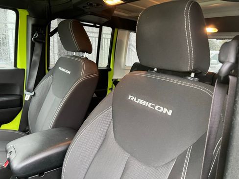 Used 2017 Jeep Wrangler Unlimited Rubicon w/ Connectivity Group image 14