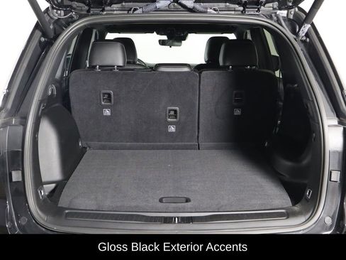 Used 2025 Jeep Grand Cherokee Altitude image 17