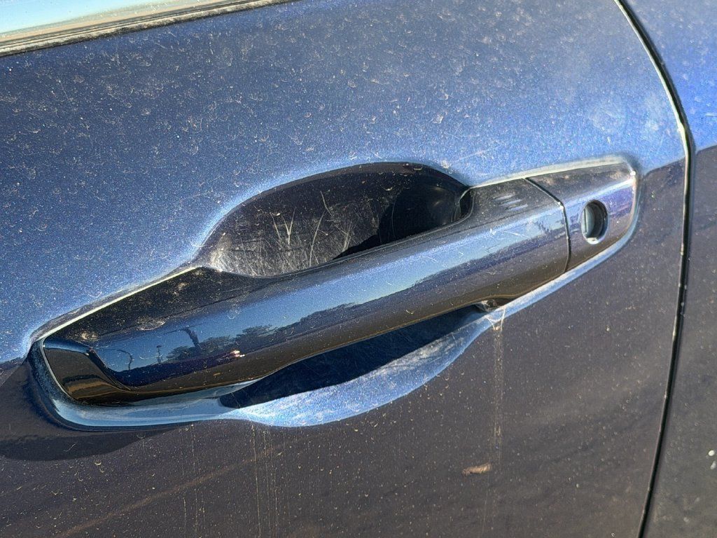 Used 2017 Honda CR-V EX-L image 11