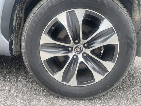 Used 2022 Toyota Highlander XLE image 7