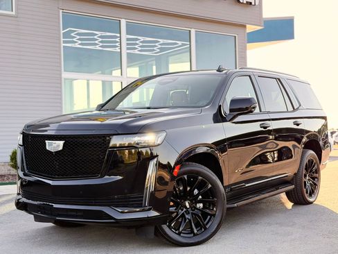 Used 2021 Cadillac Escalade Sport w/ LPO, ONYX Package AWD/4WD image 2
