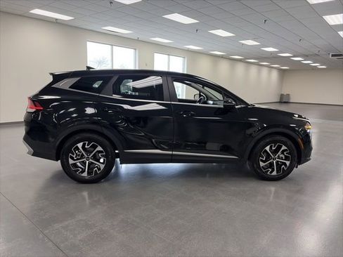 Used 2025 Kia Sportage EX image 8