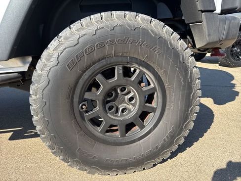 Used 2016 Jeep Wrangler Sport image 11