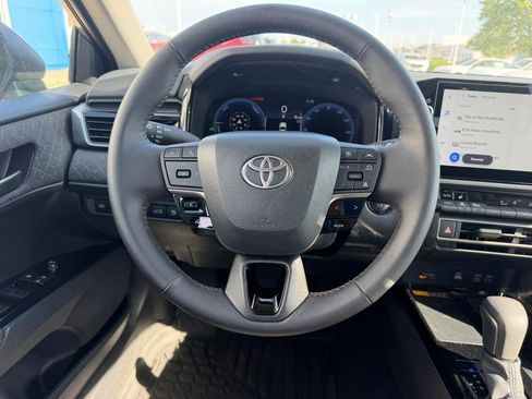Used 2026 Toyota Camry XLE FWD image 10