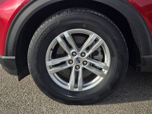 Used 2021 Ford Explorer XLT image 9