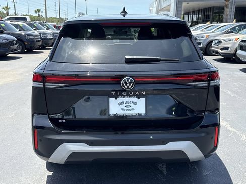 Used 2025 Volkswagen Tiguan SE FWD image 5